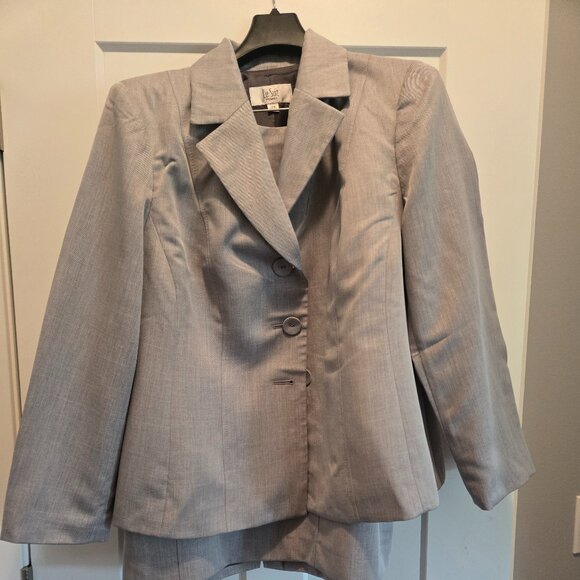 2 Piece Suit with SKirt - Picture 1 of 3